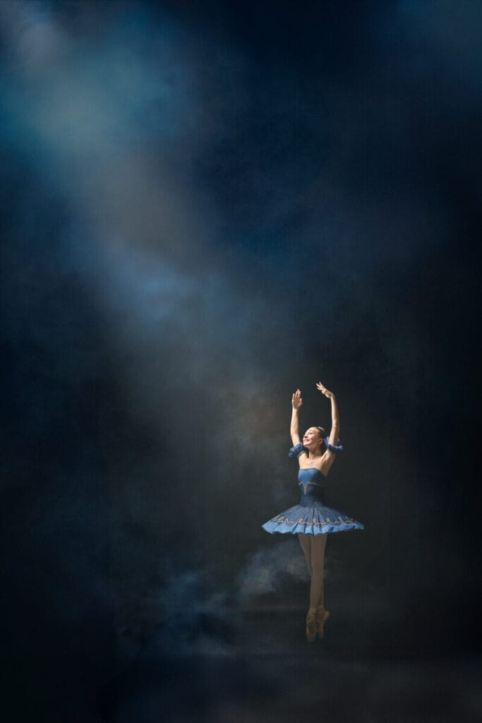 Fotografijos kursai: Kaip išmokti fotografuoti scenose su sudėtingu apšvietimu? Pradėk nuo šviesos valdymo.